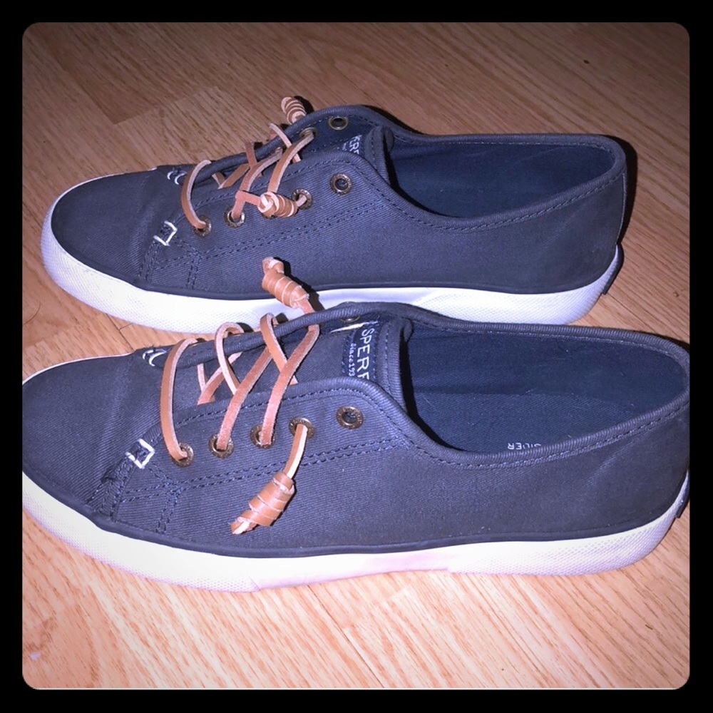 Soerry slip ons